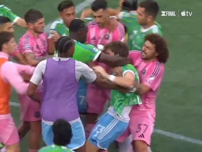 Escándalo en la Leagues Cup: Maxi Falcón “ahorcó” a un rival y recibió dos feroces combos