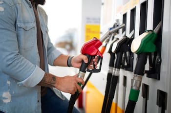 Tras aumento de $370 por litro: Shell entrega hasta $300 de descuento en bencina