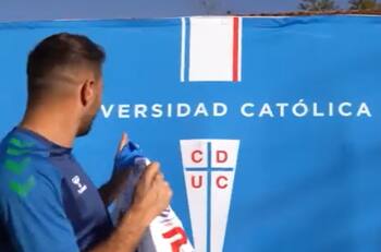 VIDEO | ¿No se sabía el nombre? El blooper de un ídolo del Real Betis cuando saludó a hinchas de la UC