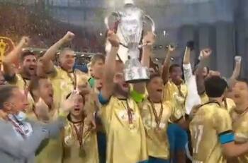 ¡Insólito! Jugadores del Zenit rompieron el trofeo de la Copa de Rusia en plena celebración