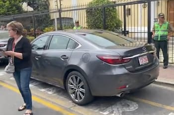 VIDEO | Ciudadanos bloquean embajada de México en Perú por posible asilo a Pedro Castillo