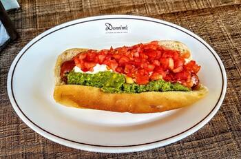 Dominó extiende promoción de “todos los completos que puedas comer” por solo $10.990 en este local de Santiago