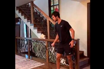 Karen Khachanov crea nuevo desafío mezclando el tenis y el 10 toques challenge