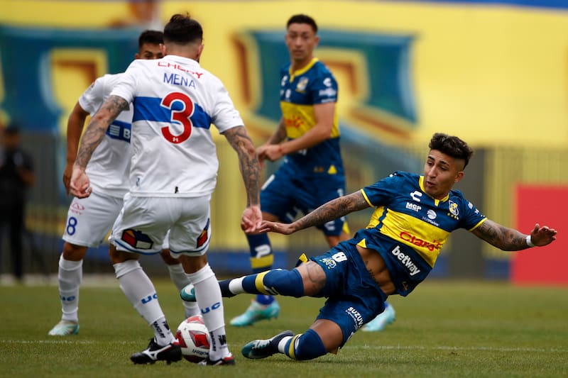 Bryan Soto con la camiseta de Everton.