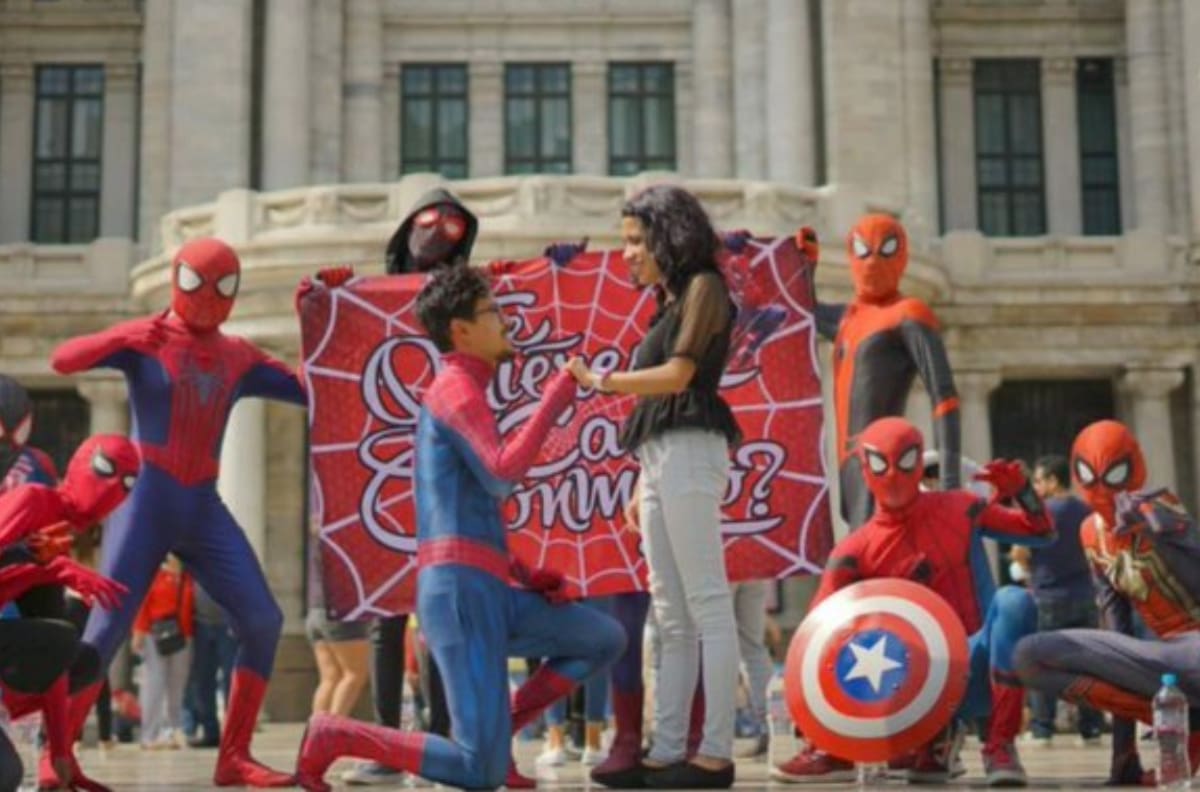 VIDEO | "Conlleva una gran responsabilidad": Hombre pidió matrimonio disfrazado y ambientado de Spider-Man