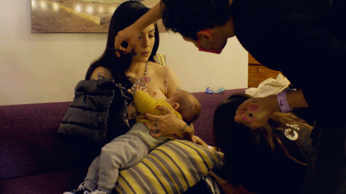 Mon Laferte llega a Netflix con impactante documental de su historia marcada por abusos, la maternidad y la búsqueda del amor
