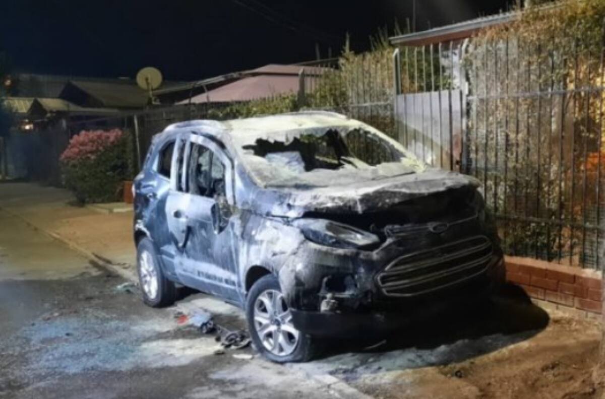 Aparece cuerpo calcinado dentro de un auto incendiado en Iquique