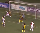 VIDEO | Escándalo en la Primera B: Leandro Benegas hace un gol con la mano y desata la furia de Chupete Suazo