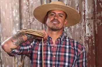 VIDEO | Cambió de rubro: Mono Sánchez se lució como actor en videoclip de banda chilena de rancheras