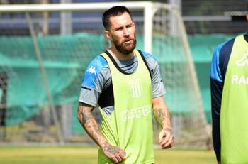 Unión de Santa Fe se adelanta a la UC: busca comprar a Jonatan Gómez