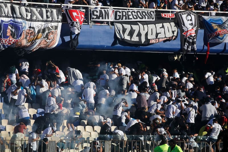 Provocando desmanes en el Ester Roa de Concepción. Foto: Agencia Aton.