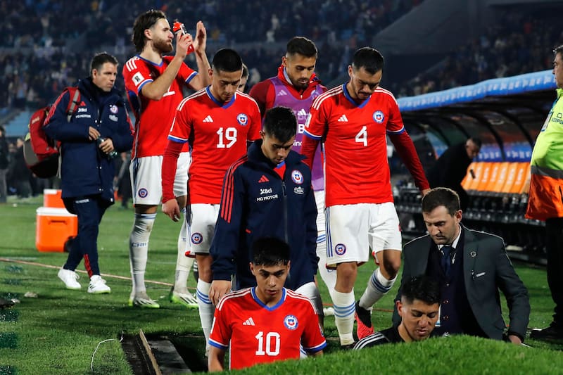 tras el partido ante Uruguay en Montevideo (Foto: Aton)