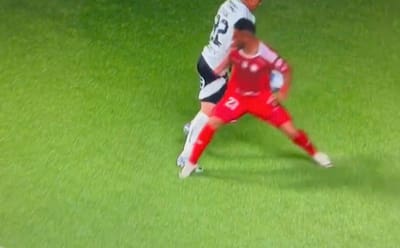 ¿Lo pisa? El dudoso penal que le cobraron a Colo Colo para ponerse en ventaja sobre Unión La Calera