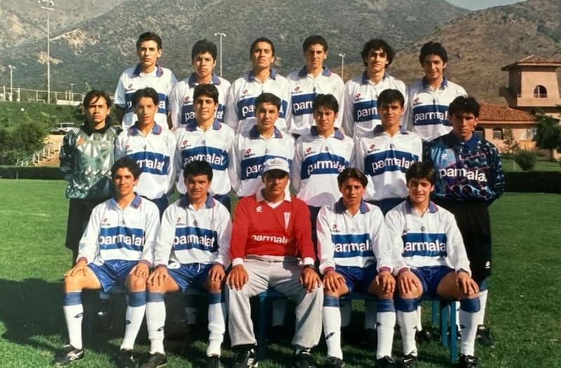 Durante su etapa en la UC compartió equipo en divisiones inferiores junto a Milovan Mirosevic, Roberto Bishara, Cristián Basaure, Juan José Ribera, Gonzalo Villagra, Cristián Álvarez e Iván Álvarez.