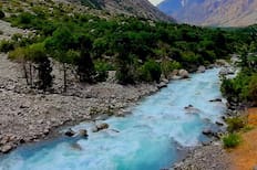Con aguas turquesas y paisajes espectaculares: Este río de la Región de O’Higgins es perfecto para visitar