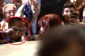 VIDEO | El momento en que un hombre intentó matar a Cristina Kirchner con una pistola en su cabeza