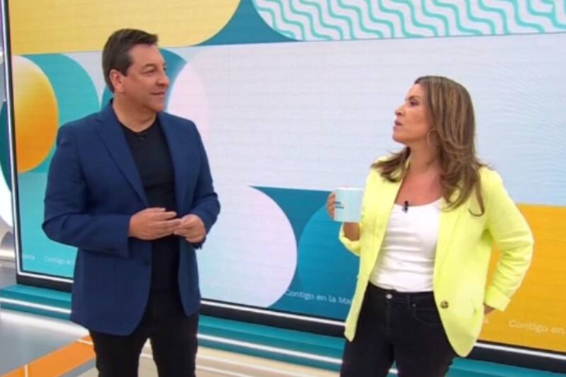 Julio César Rodríguez con Monserrat Álvarez en "Contigo en la Mañana". Créditos: CHV.