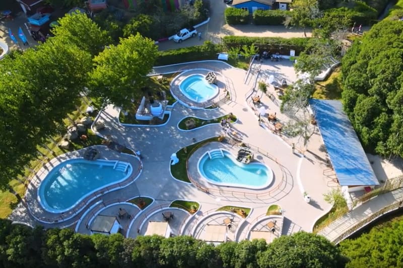 En el recinto, los visitantes pueden acceder a una experiencia de descanso VIP, similares a la de un resort todo incluído. Créditos: Taquilka La Serena.