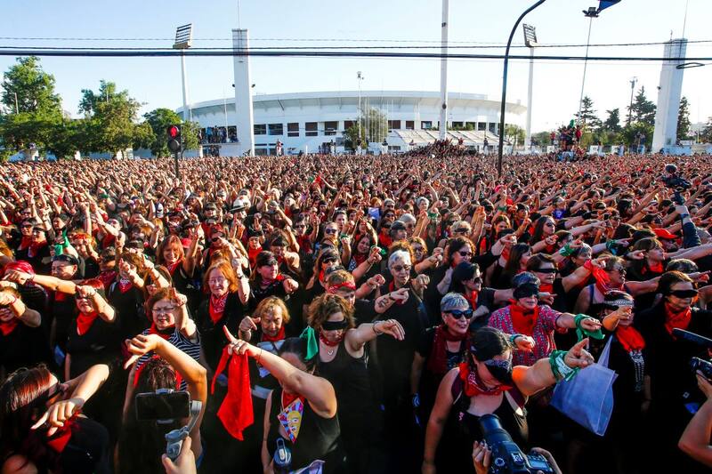 Esta performance convocó a miles de personas durante conmemoraciones anteriores del 8M