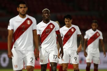 Problemas para Perú: Una de sus figuras se fracturó y no estará para jugar ante La Roja