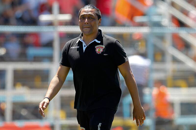 El DT fue oficializado en Deportes Linares. Foto: Aton.