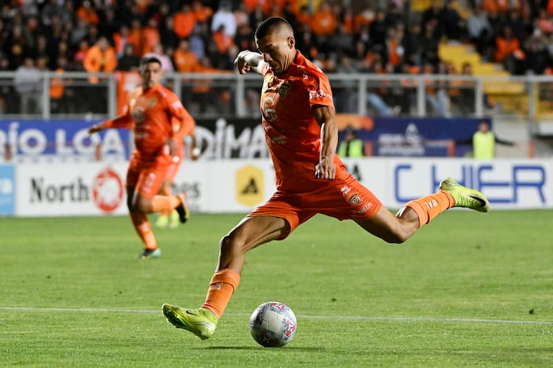 Puede quedar hoy como líder de Primera B. Agencia Aton