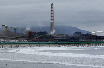 Suspenden clases en Quintero y Puchuncaví por falla en planta de Codelco Ventanas