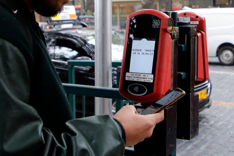 Descubre cuál es el monto de las multas por no pagar del transporte público.