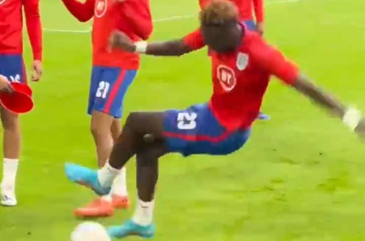 VIDEO | La vergonzosa caída de Tammy Abraham en pleno calentamiento con Inglaterra