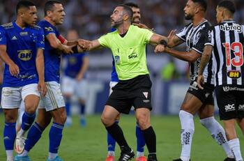 Reconocido árbitro sudamericano se declaró abiertamente gay y avisa: "Somos muchos en el fútbol"
