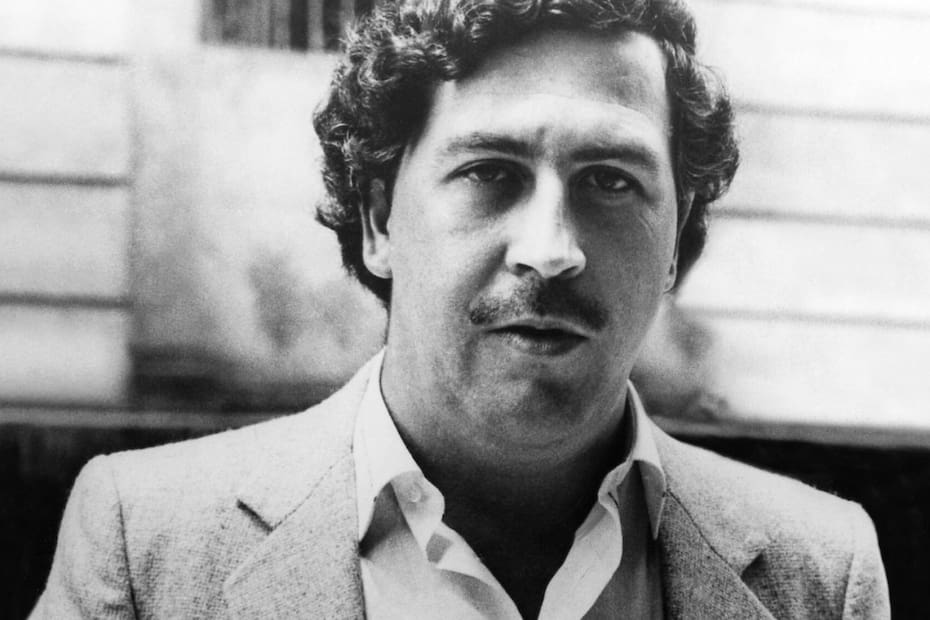 Pablo Escobar escapa de la cárcel.
