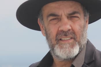 Quién es Óscar Andrade, el cantante de "La dictadura democracia" conocido por la opción del "Rechazo"