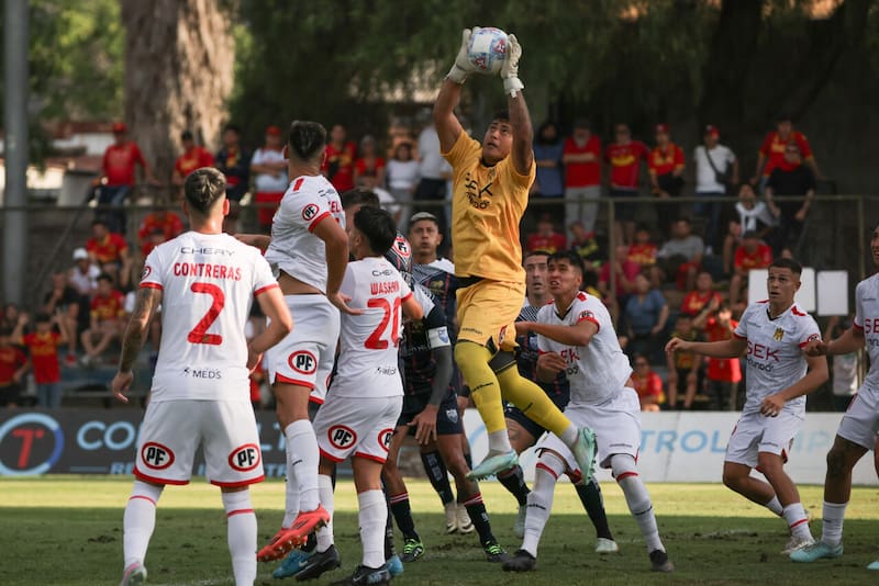 El ex Colo Colo no ha logrado hacerse del puesto de titular en Unión. Foto: Agencia Aton.