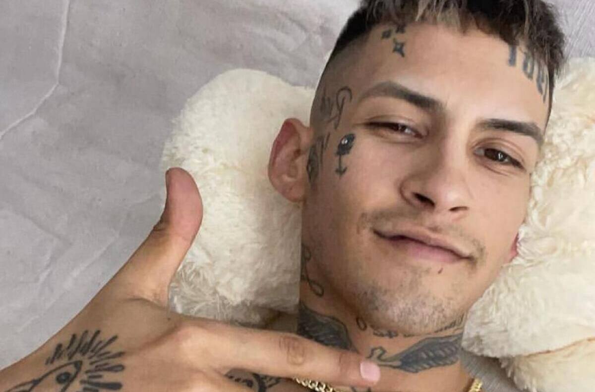 ¿Su favorita? L-Gante sigue sorprendiendo con la camiseta de Fernández Vial en Europa