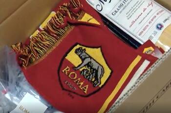 ¡Para aplaudir! La Roma manda a sus socios mayores de 75 años cajas con alimentos