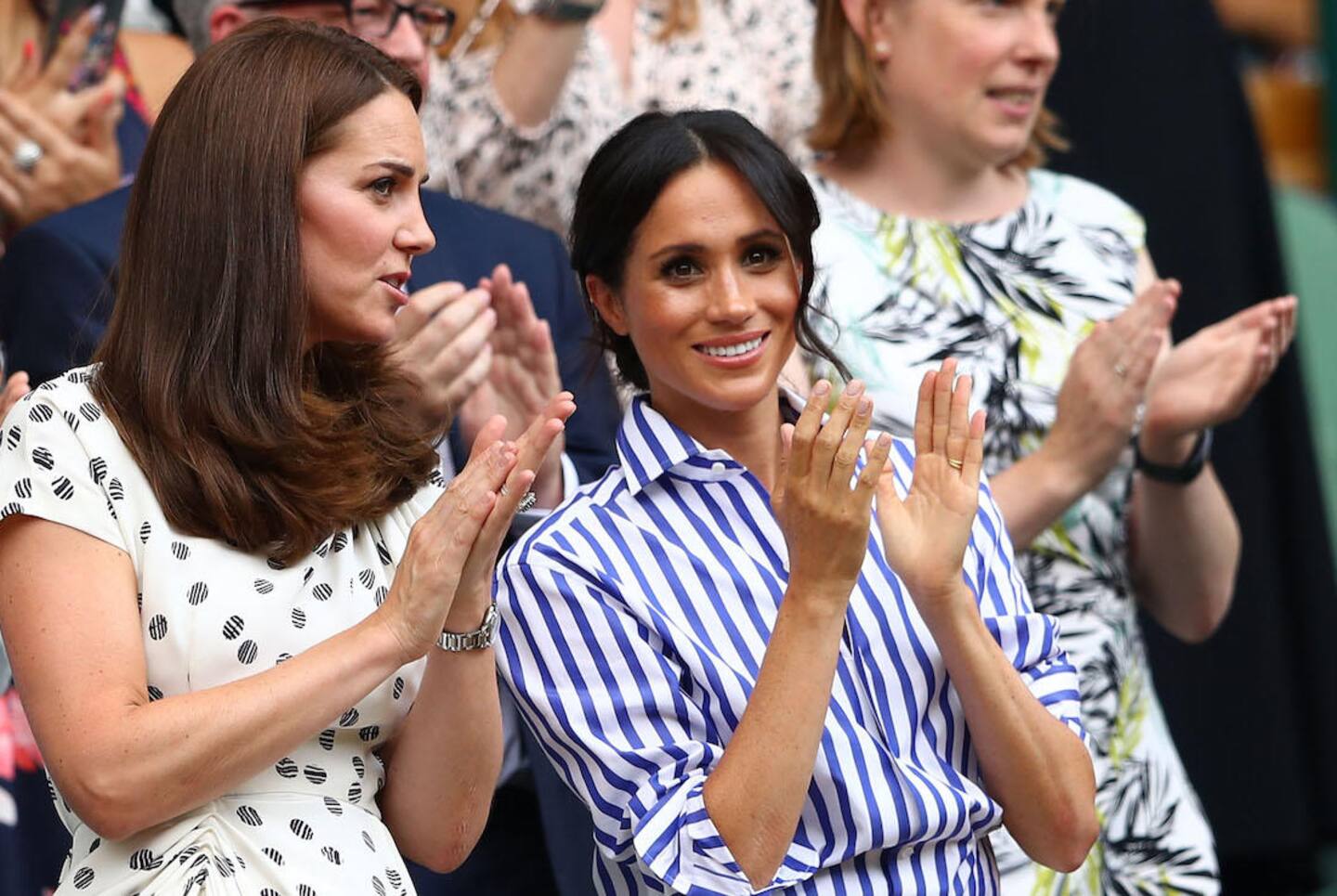Kate Middleton y Meghan Markle durante una visita a Wimbledon.