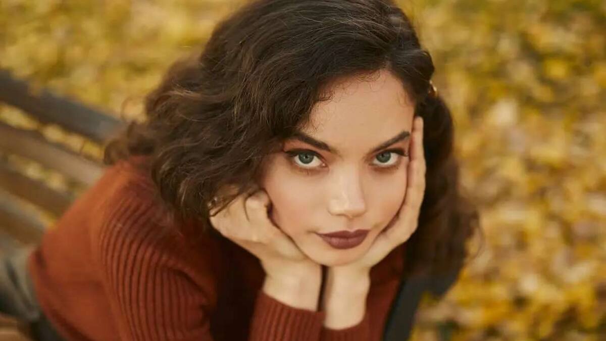Quién es María-José Weigel, actriz de "Hijos del desierto" y cantante franco-chilena