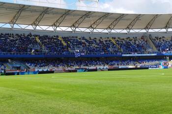 Las pésimas condiciones en las que se encuentra emblemático estadio del fútbol chileno