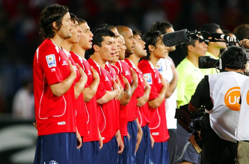 Waldo Ponce en la formación de Chile ante Argentina el 15 de octubre del 2008.