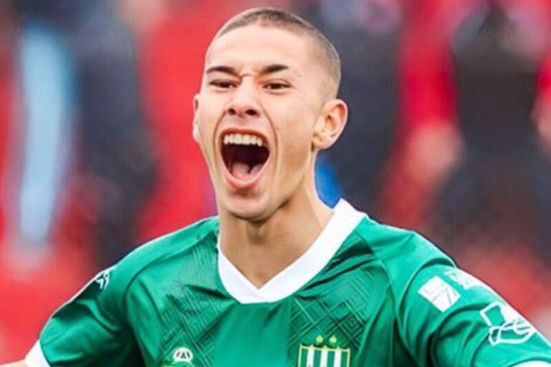 El delantero puede ser convocado por Berizzo para jugar en La Roja.