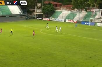 VIDEO | ¡Para que te traje! El increíble gol perdido por promesa del fútbol paraguayo