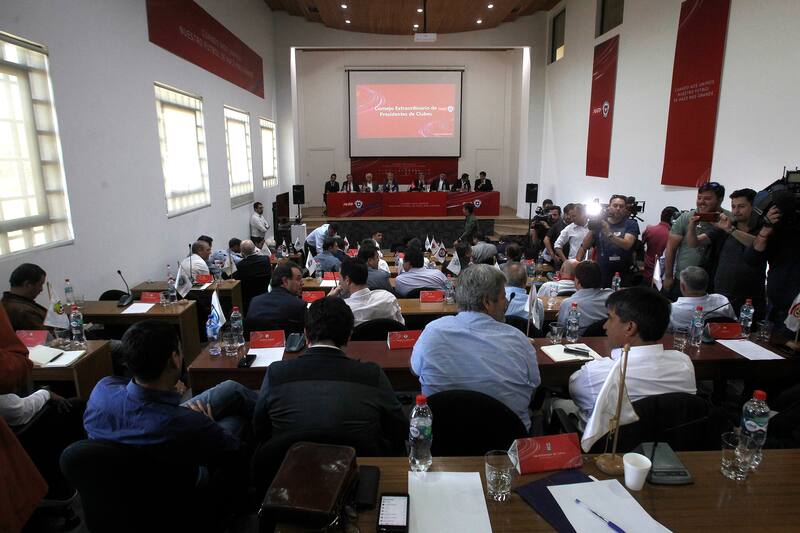 "Hay instancias en las que uno no necesariamente puede y tiene el espacio para aportar (...) Por eso cada vez estoy más alejado", apunta Jorge Uauy, sobre las opciones de debatir en el fútbol chileno.