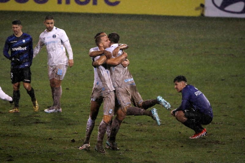 Grêmio de Porto Alegre contó con apoyo chileno en el partido contra Huachipato. Foto: Agencia Aton.