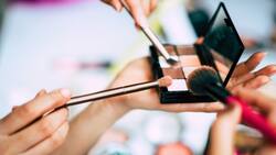 Podría despedir a 7.000 empleados: Reconocida marca de maquillaje confirma problemas económicos