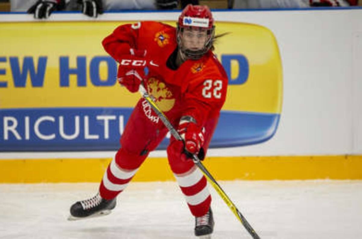 Hockista rusa protagoniza fuerte golpiza a sus rivales en pleno partido