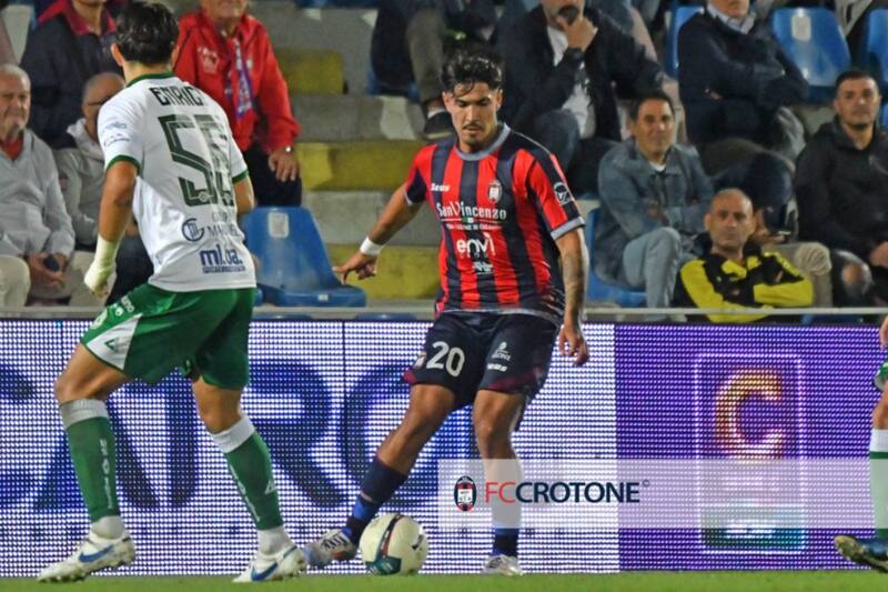 pasa un mal momento en Italia a pocos meses de terminar su contrato. (Foto: Página web FC Crotone)