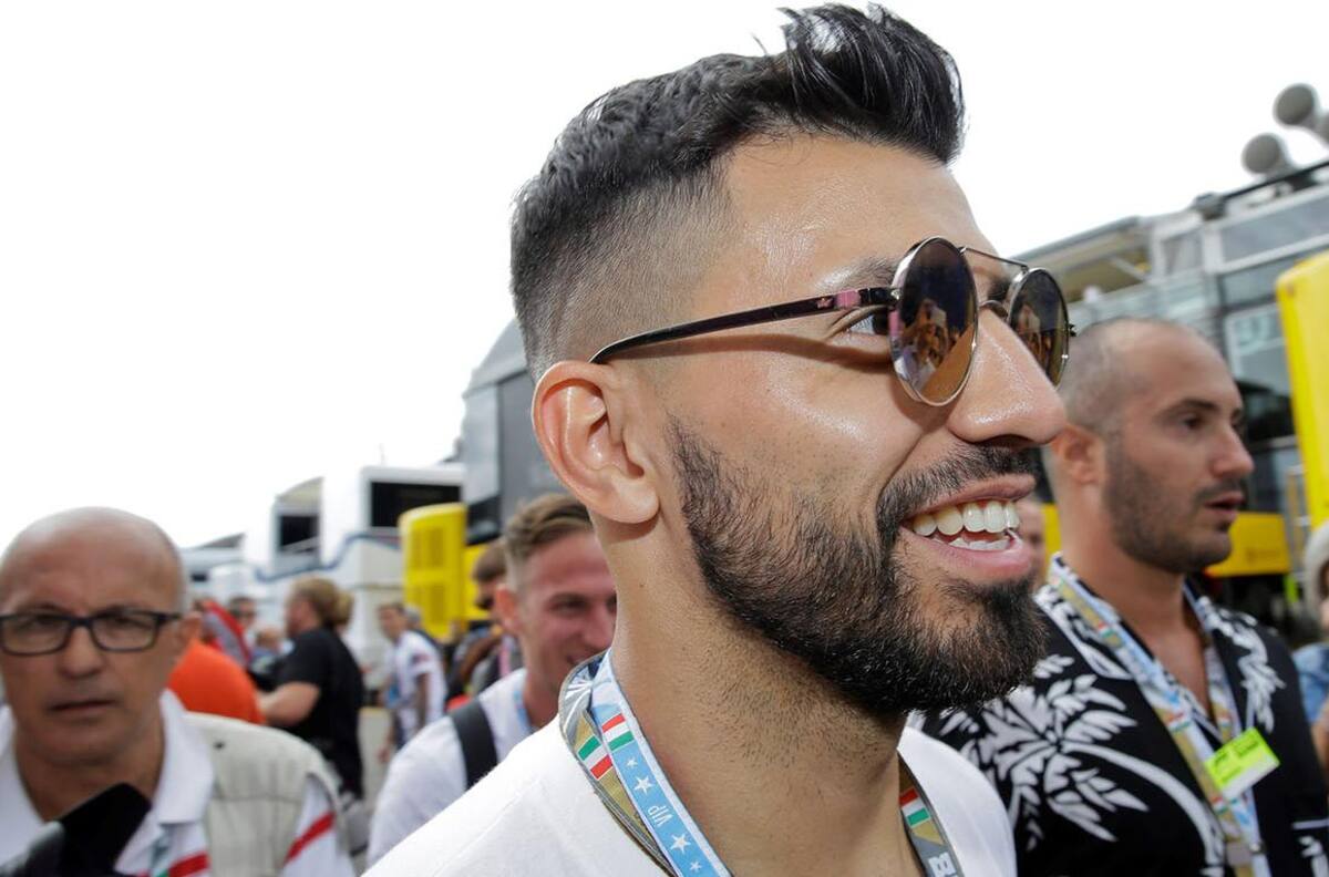 El Kun mostró sus habilidades al volante en las pistas de Abu Dhabi