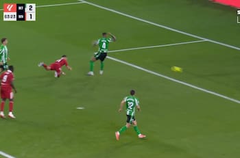 VIDEO | Como en sus mejores tiempos: golazo de Alexis Sánchez en el Derbi de Sevilla