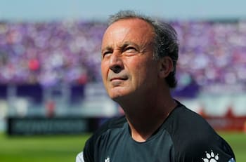 DT de Concepción tuvo que pedir disculpas a sus hinchas: les dedicó gestos obscenos