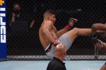 Alistair Overeem consiguió un importante triunfo ante Walt Harris en la estelar del UFC
